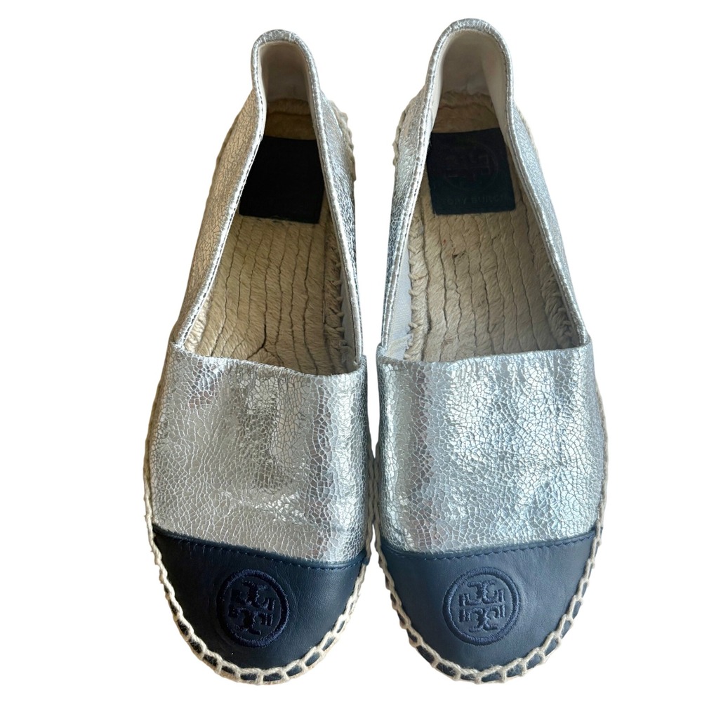 $198‎ TORY BURCH Colorblock Espadrille Sz 6 Silver Cracked Metallic & Navy Flats